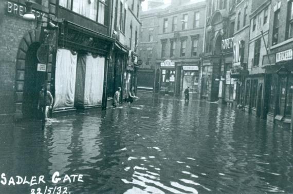 Sadler Gate under flood waters in 1932