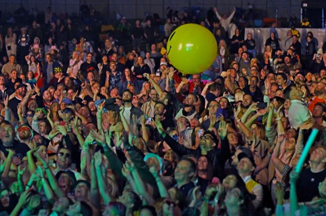 A shot of the crowd enjoying the Darley Park Weekender