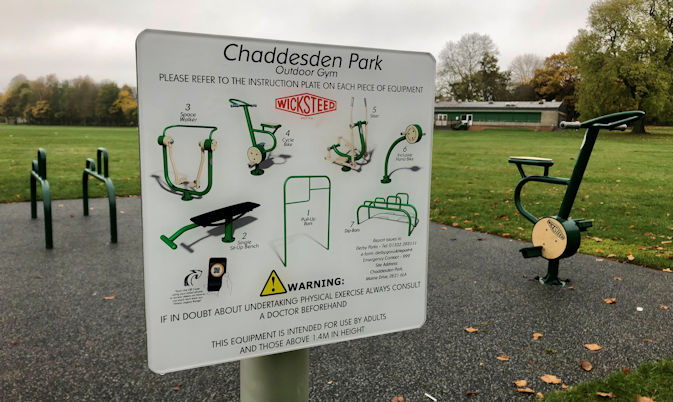 Outdoor gym equipment and instruction sign at Chaddesden Park