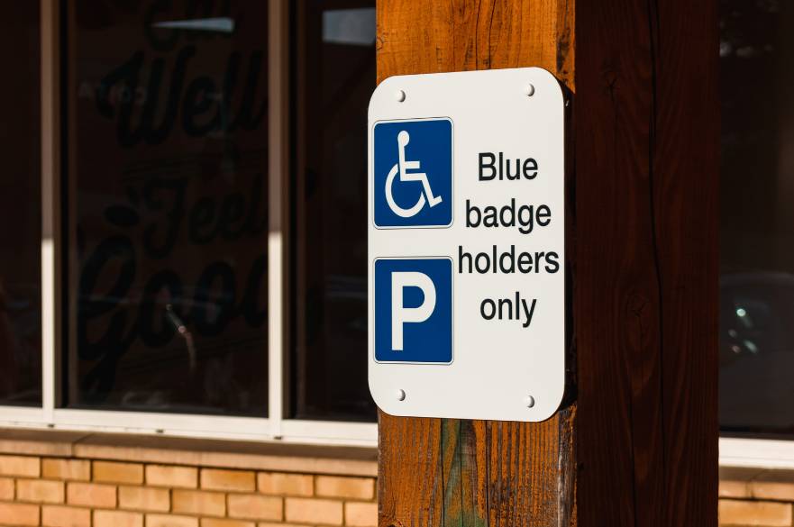 Blue badge parking sign on a post.